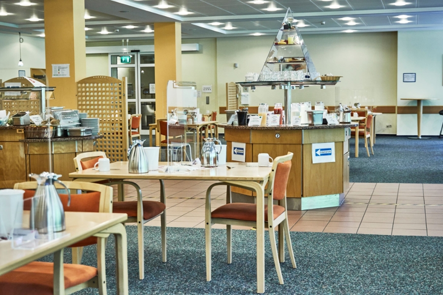 Speisesaal mit Ernährungspyramide Speisesaal mit Ernährungspyramide